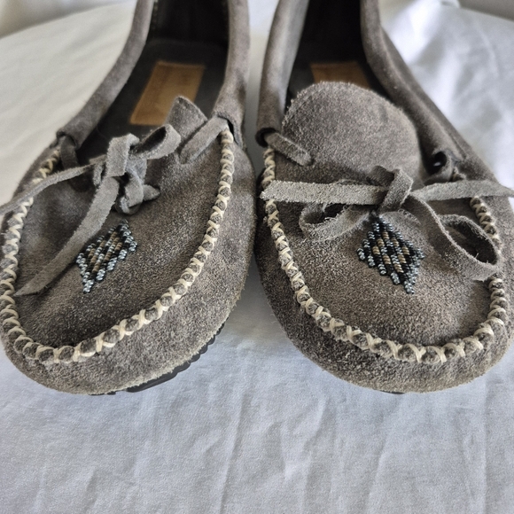 Manitobah Mukluks Suede Beaded Grey Moccasins Vibram Heel Ladies 5 - Picture 4 of 6